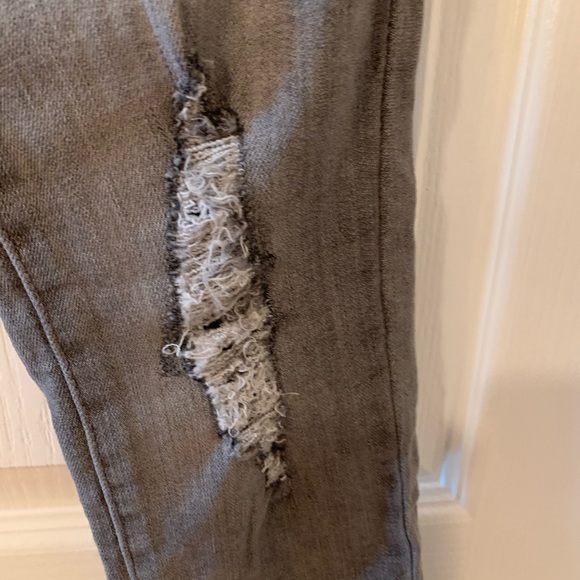 Grey distressed Old Navy Rockstar Jeans - Picture 4 of 10